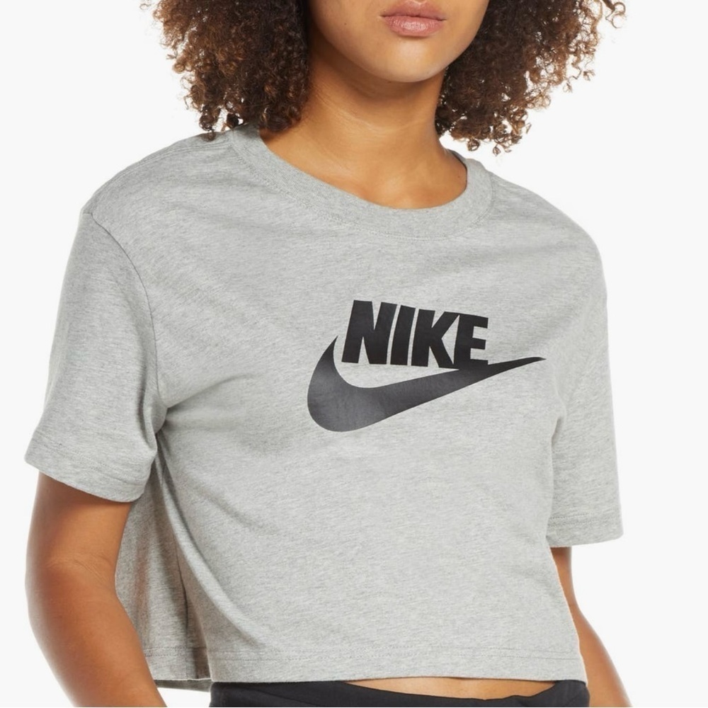 Nike Essentials The Nike Tee Boxy Cropped Loose Fit Short Sleeve Grey Small